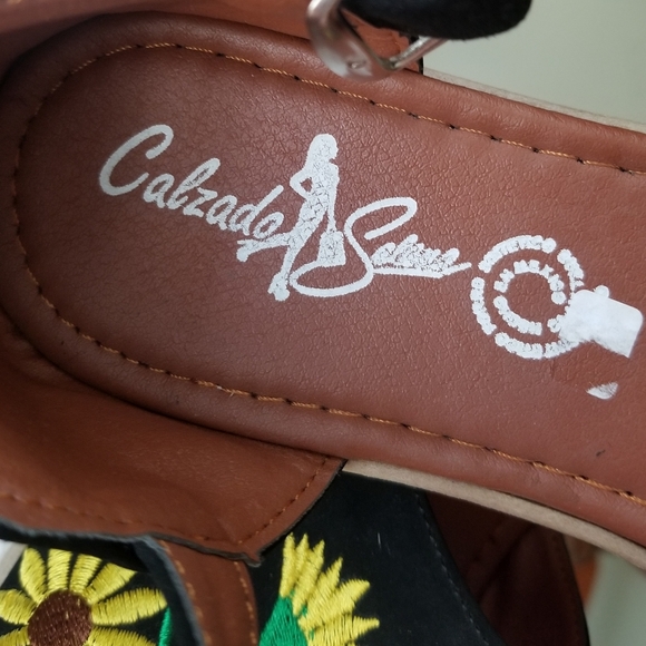 ❗Sunflower Hand Embroidered Suede Leather Black Heeled Wedges 7❗ - Picture 4 of 4